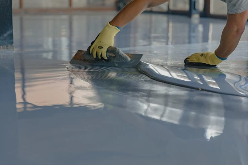 Cara Memperbaiki dan Melindungi Lantai dengan Cat Epoxy